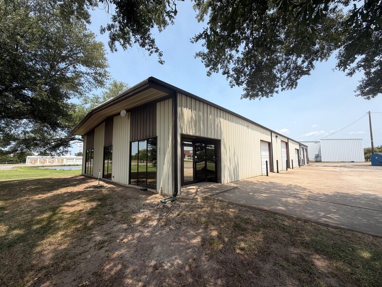 120 Taylor Plaza Dr, Greenville, TX for lease - Building Photo - Image 2 of 10
