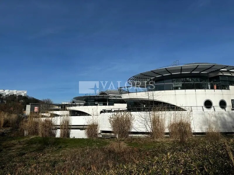 1 Place Giovanni Da Verrazzano, Lyon for lease Building Photo- Image 1 of 2