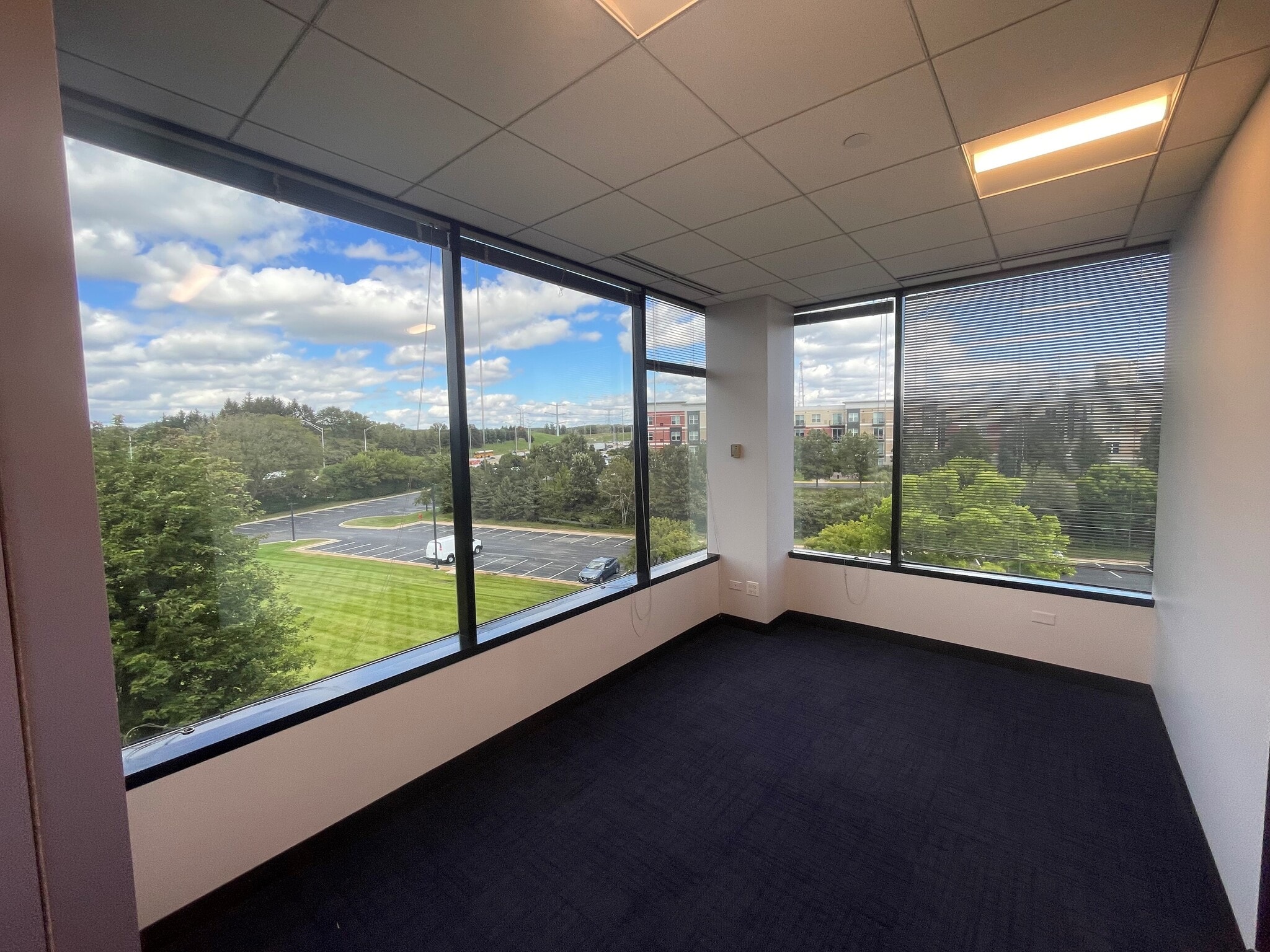 550-650 Warrenville Rd, Lisle, IL for lease Interior Photo- Image 1 of 8