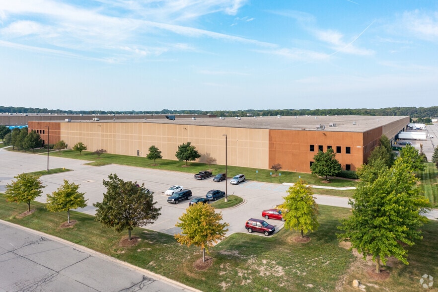 20001 Brownstown Center Dr, Brownstown, MI for lease - Building Photo - Image 2 of 8