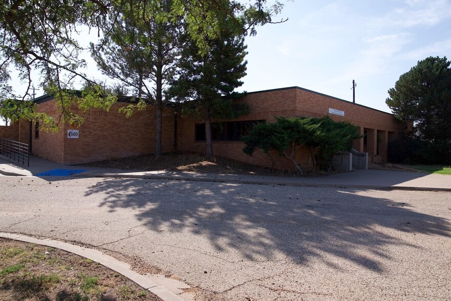 707 S Gilbert Dr, Lubbock, TX for lease - Building Photo - Image 3 of 6