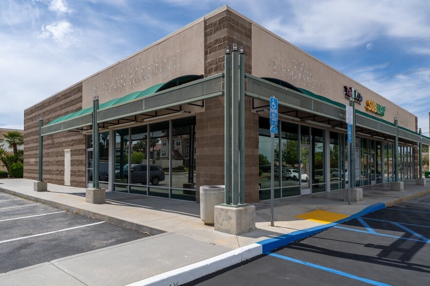 330 W Rancho Vista Blvd, Palmdale, CA à louer - Photo du bâtiment - Image 3 de 25