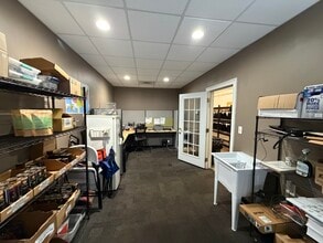 120 Gloster Rd NW, Lawrenceville, GA for lease Interior Photo- Image 2 of 8