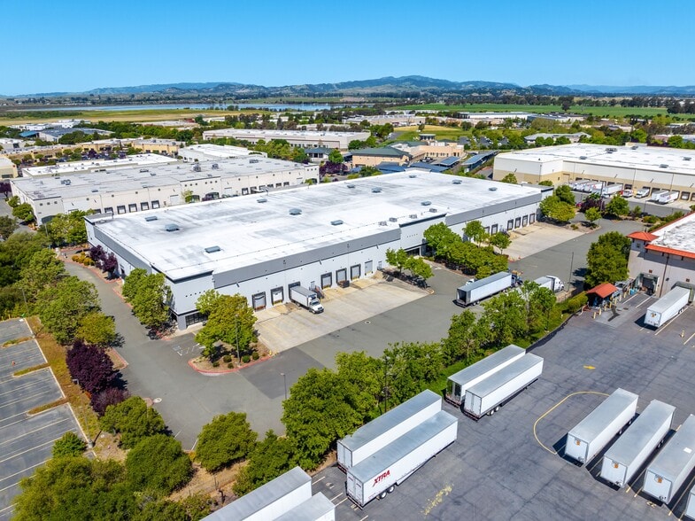 770 Skyway Ct, Napa, CA à louer - Photo du bâtiment - Image 2 de 6