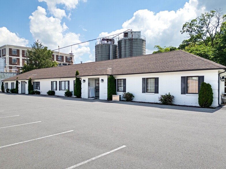 741 Madison St, Clarksville, TN for lease - Building Photo - Image 1 of 6