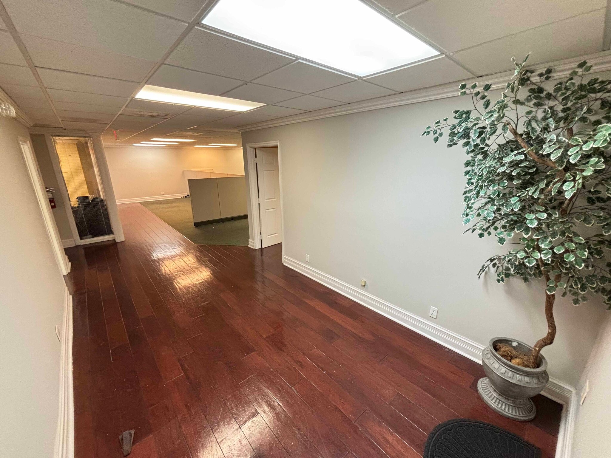 2740 E Oakland Park Blvd, Fort Lauderdale, FL for lease Interior Photo- Image 1 of 42