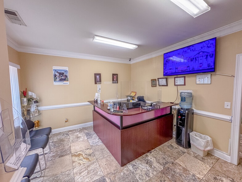 1040 Indian Trail Lilburn Rd, Lilburn, GA for lease - Lobby - Image 3 of 15