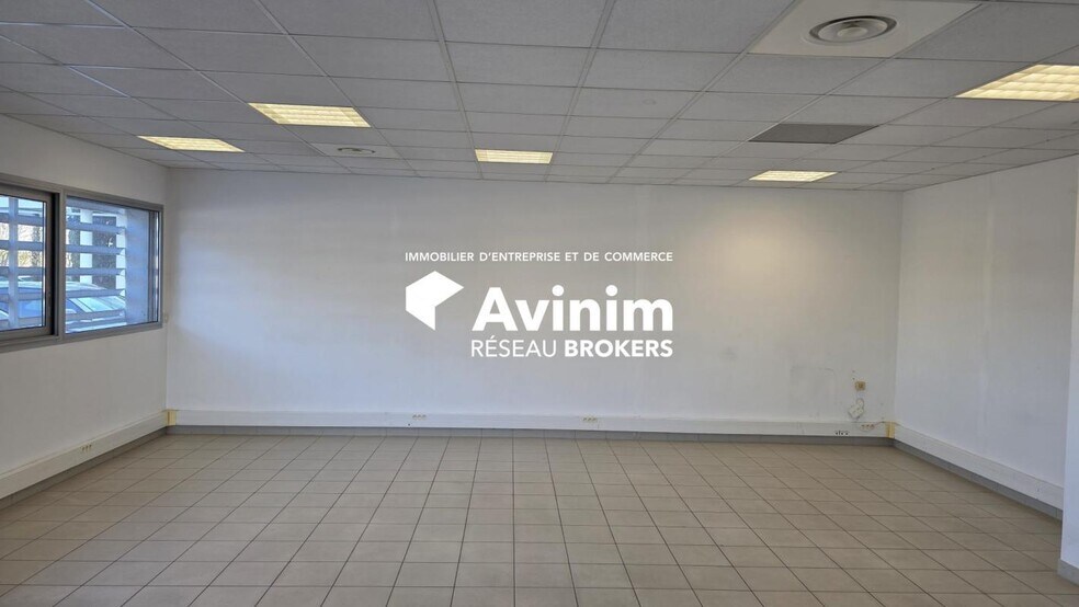 Office in Lunel for lease - Interior Photo - Image 2 of 5