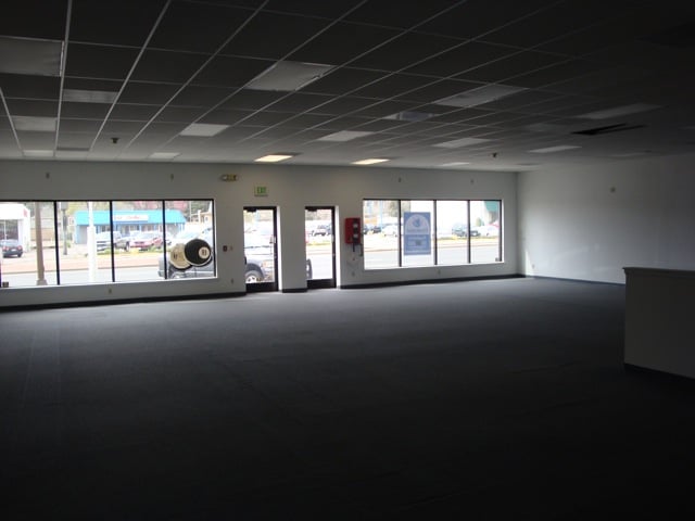 9885 W Colfax Ave, Lakewood, CO for lease - Interior Photo - Image 3 of 9