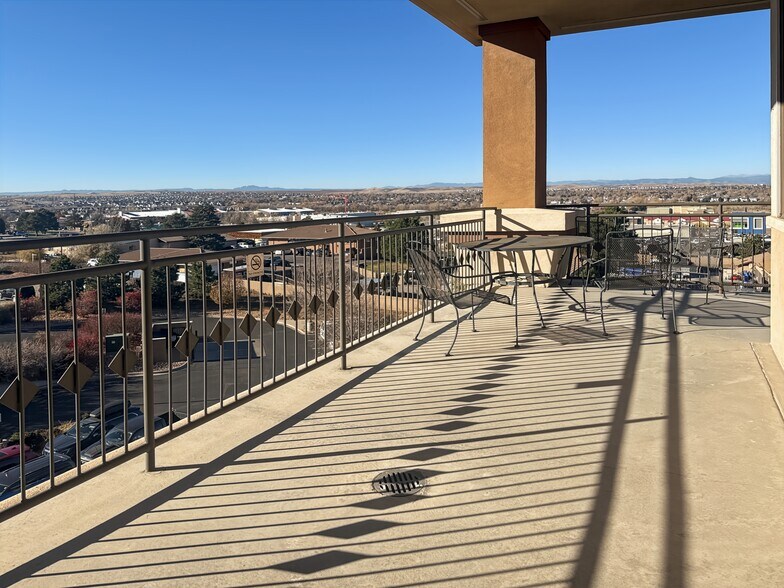 10233 S Parker Rd, Parker, CO à louer - Photo du bâtiment - Image 3 de 14
