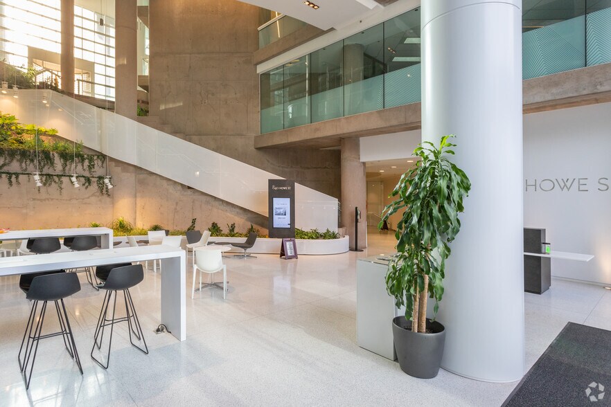 840 Howe St, Vancouver, BC à louer - Hall d’entrée - Image 2 de 6