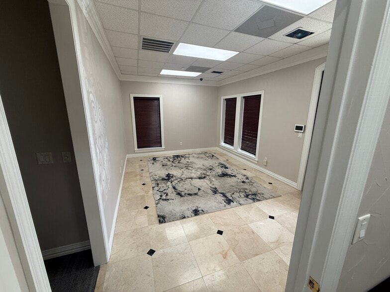 1316 Village Creek Dr, Plano, TX for lease - Building Photo - Image 3 of 18