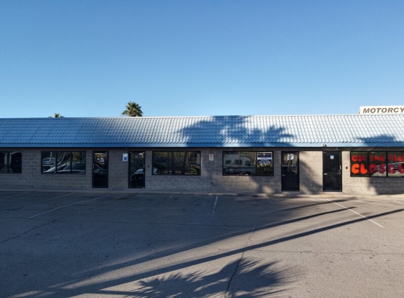 4390 W Tompkins Ave, Las Vegas, NV à louer - Photo du bâtiment - Image 3 de 7