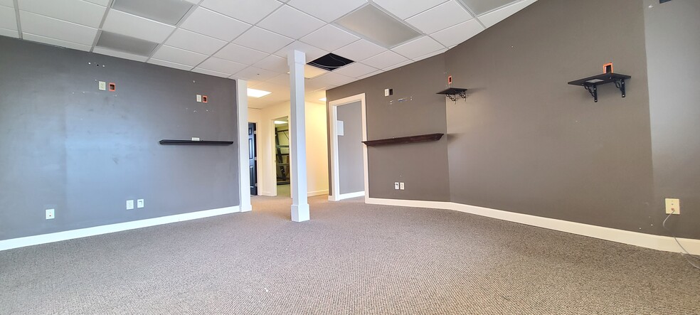 120-122 E Seneca St, Manlius, NY for lease - Interior Photo - Image 3 of 5