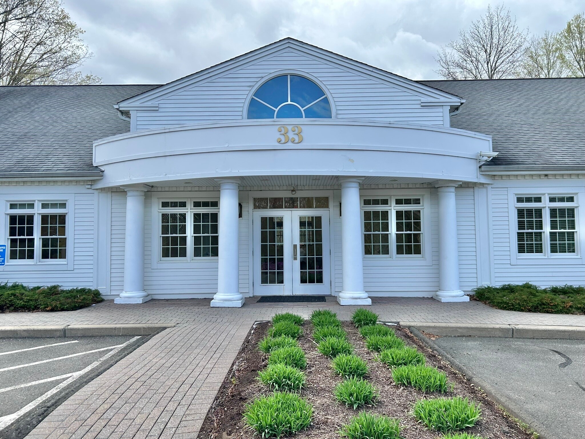 33 Dale Rd, Avon, CT for lease Interior Photo- Image 1 of 16