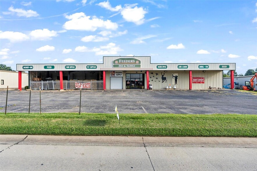 1014 Linn St, Sikeston, MO for sale - Building Photo - Image 1 of 56