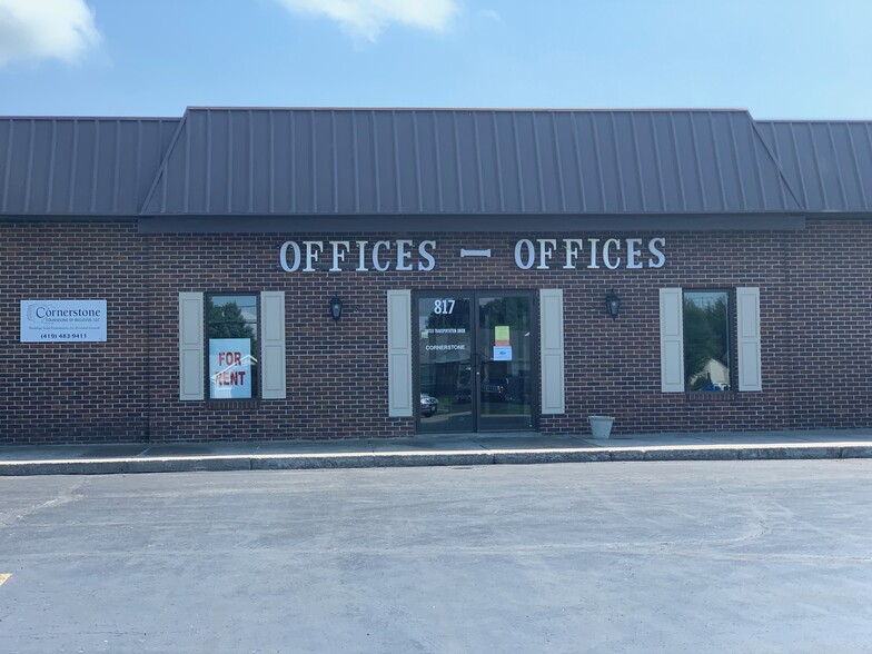 817 Kilbourne St, Bellevue, OH for lease - Building Photo - Image 1 of 79