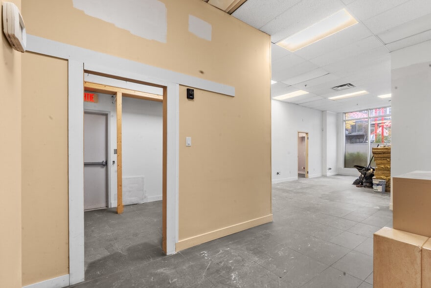 7040 Rue Saint-Dominique, Montréal, QC for lease - Building Photo - Image 3 of 19