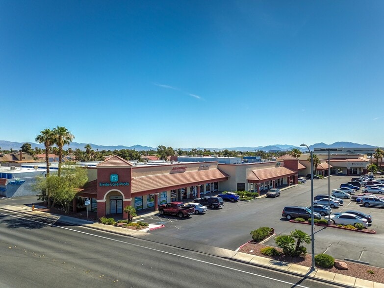 6390 W Sahara Ave, Las Vegas, NV for lease - Building Photo - Image 1 of 5