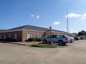 1101 Hudson Ln, Monroe, LA for lease Building Photo- Image 1 of 5