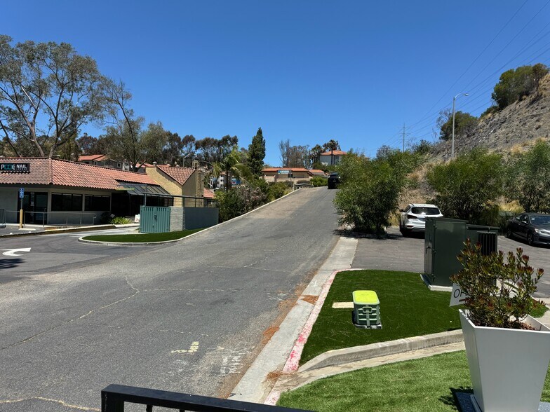 12889 Rancho Penasquitos Blvd, San Diego, CA à louer - Photo du bâtiment - Image 3 de 30