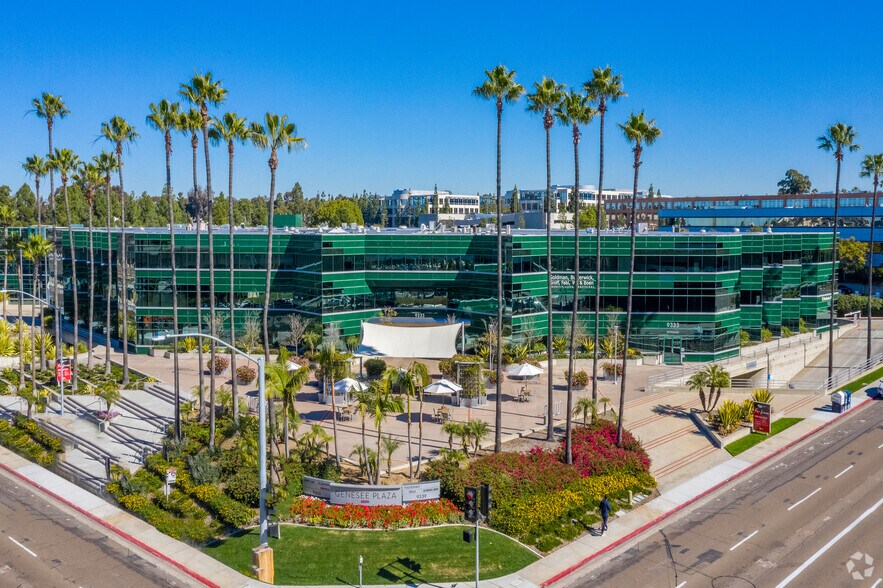 9333 Genesee Ave, San Diego, CA à louer - Photo du bâtiment - Image 2 de 26