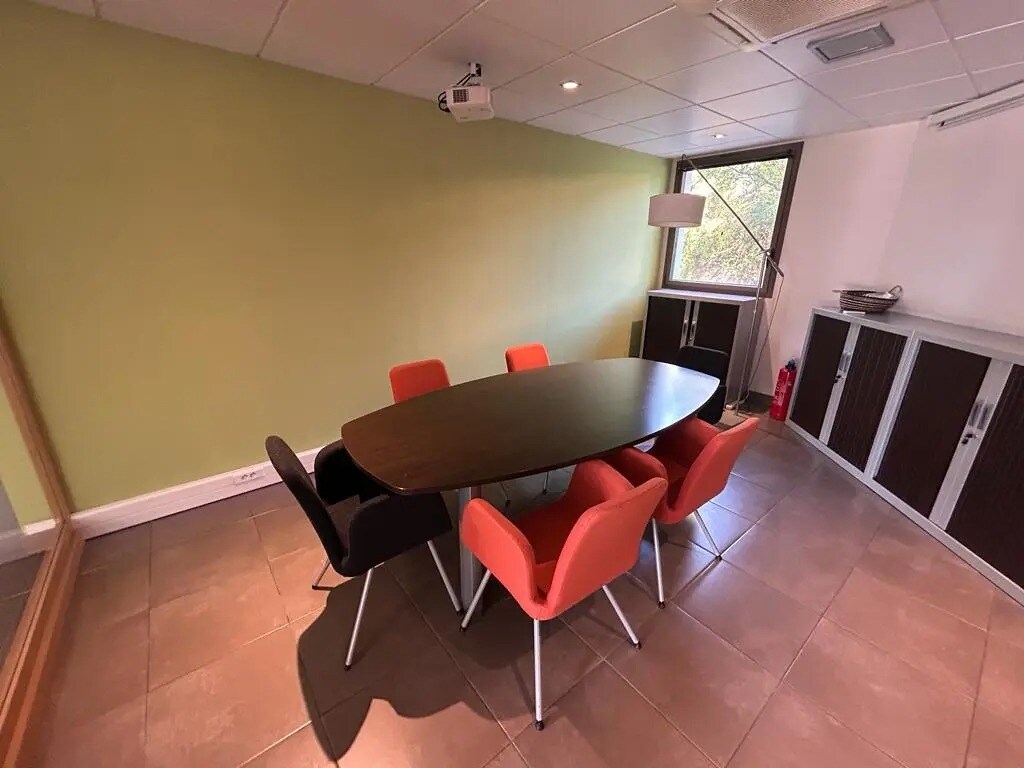 515 Avenue De La Tramontane, La Ciotat, BDR 13600 - Unit Bâtiment C -  - Interior Photo - Image 2 of 9