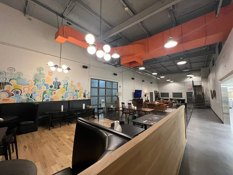 2429 N Gregg Ave, Fayetteville, AR for lease - Interior Photo - Image 3 of 10