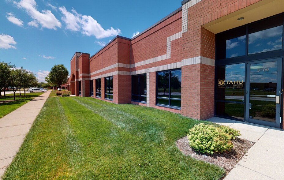 5604-5778 W 74th St, Indianapolis, IN à louer - Photo du bâtiment - Image 2 de 3
