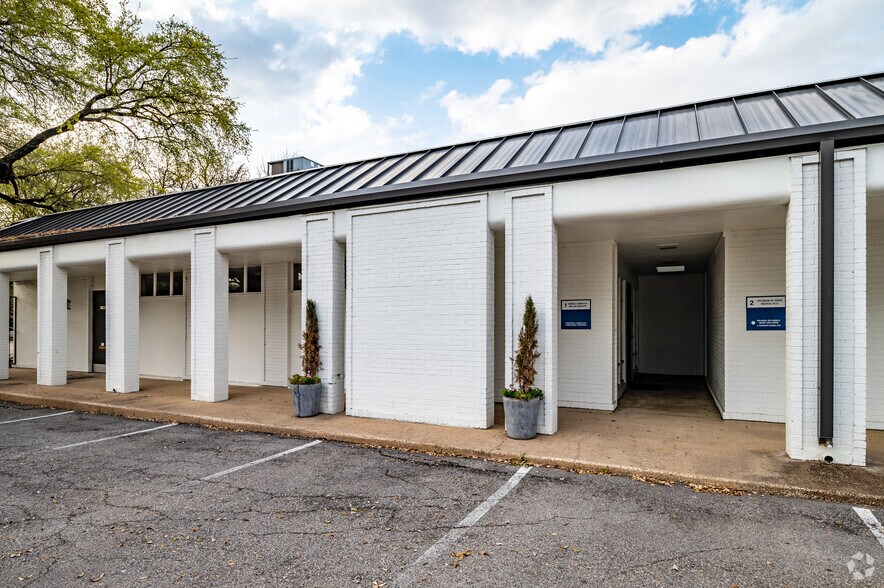 670 W Arapaho Rd, Richardson, TX à louer - Photo du bâtiment - Image 2 de 18