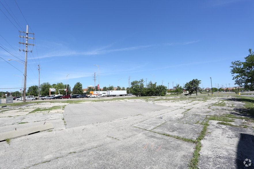 2 E Higgins Rd, Hoffman Estates, IL for sale - Primary Photo - Image 1 of 4