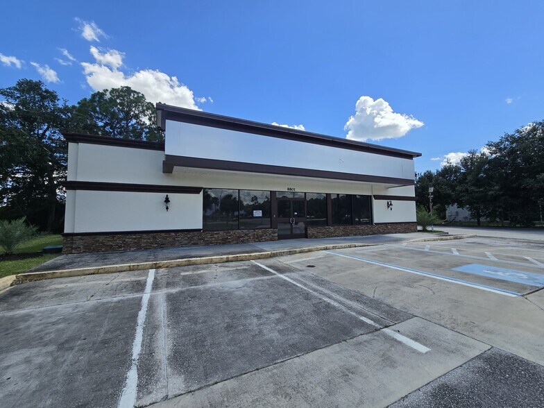 8801 20th St, Vero Beach, FL for lease - Building Photo - Image 2 of 17