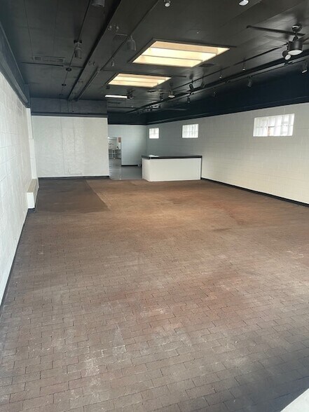 429 McHenry Ave, Modesto, CA à louer - Photo du bâtiment - Image 2 de 8