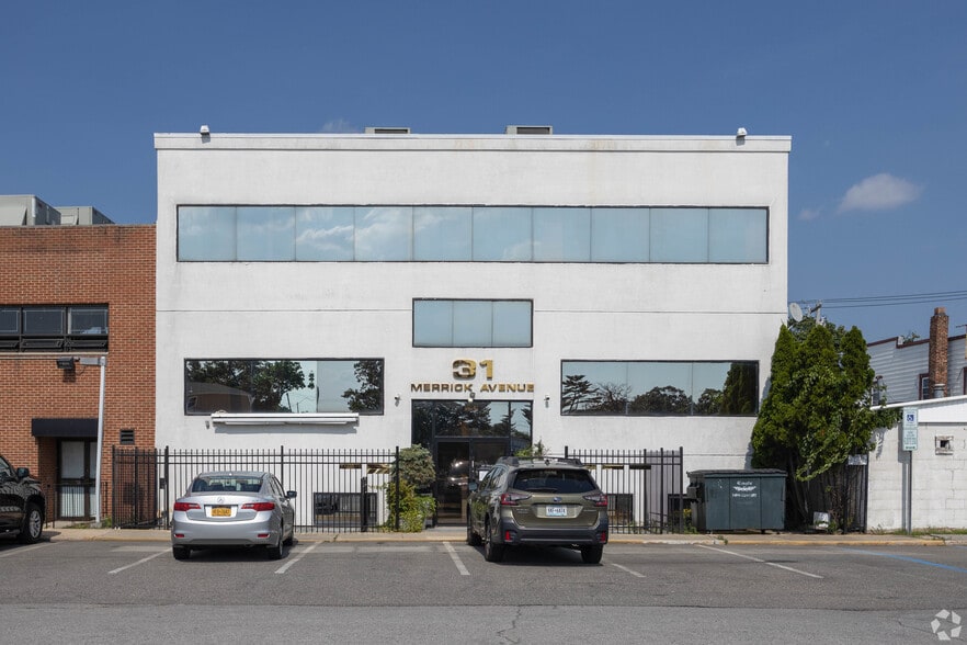 31 Merrick Ave, Merrick, NY for lease - Building Photo - Image 2 of 33