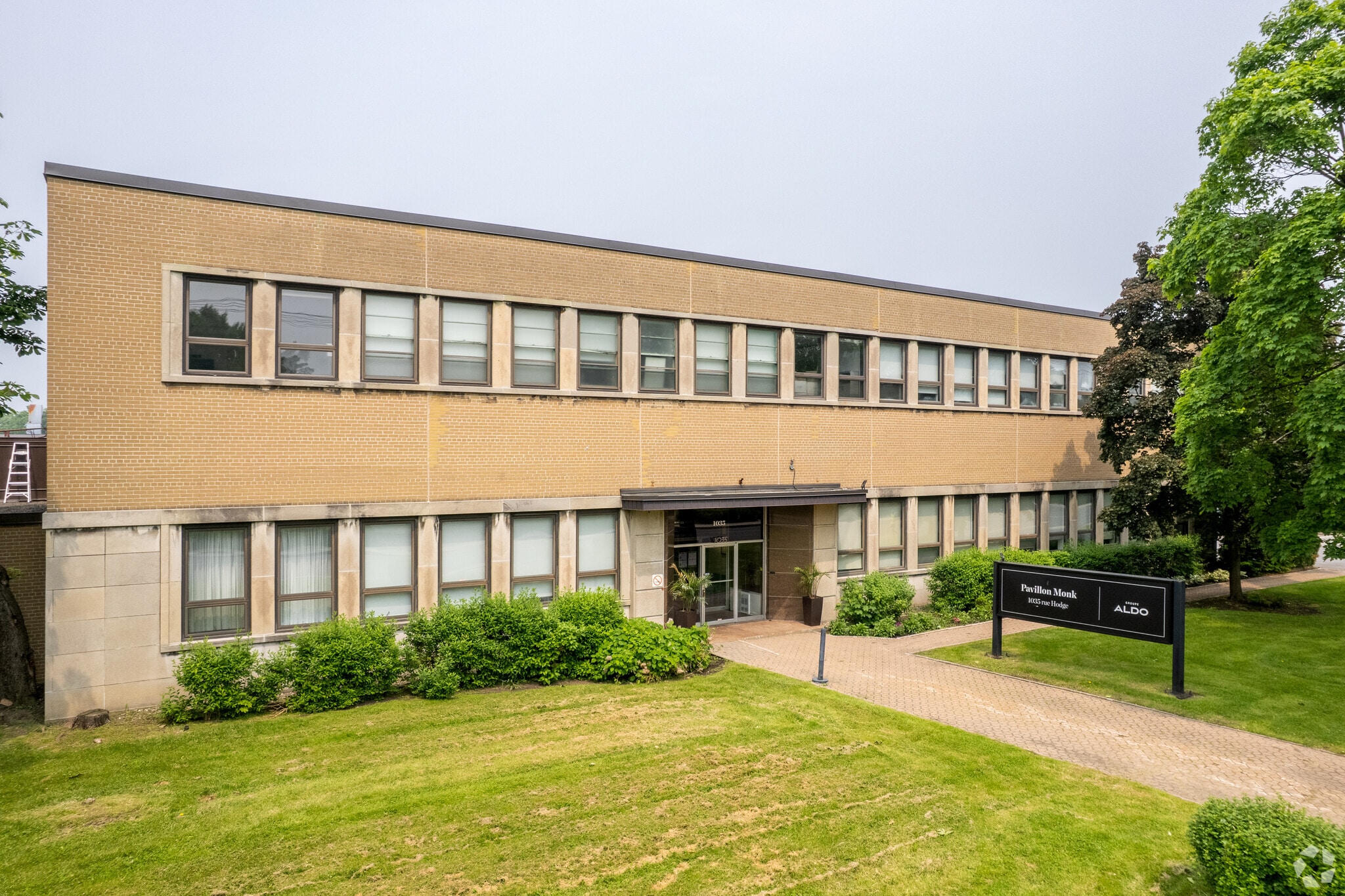 1035-1065 Rue Hodge, Montréal, QC for sale Primary Photo- Image 1 of 1