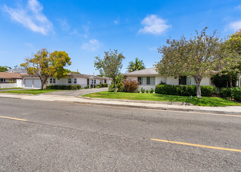 384 E 16th St, Costa Mesa, CA à vendre - Photo du bâtiment - Image 2 de 9