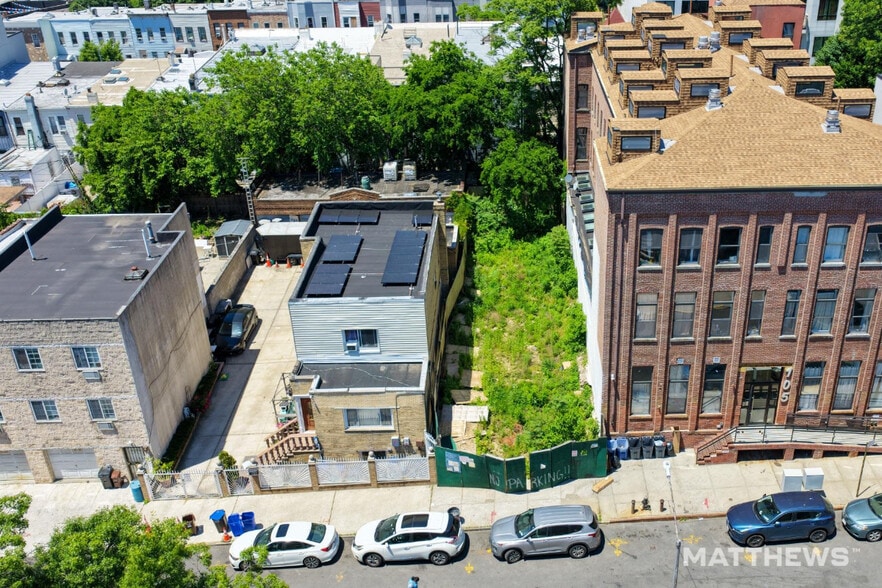 103 Vanderveer St, Brooklyn, NY for sale - Building Photo - Image 1 of 3
