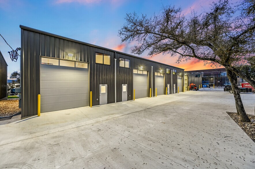 15210 Fitzhugh Rd, Austin, TX à vendre - Photo du bâtiment - Image 2 de 28