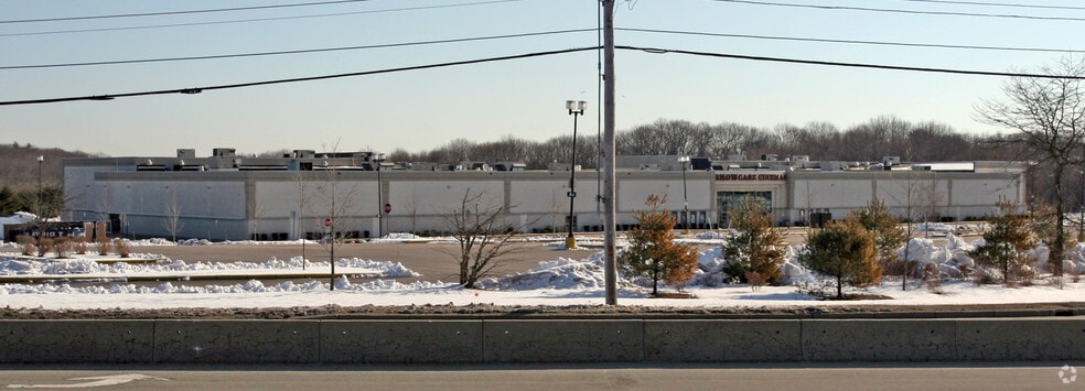 1200 Quaker Ln, East Greenwich, RI for sale - Building Photo - Image 2 of 2