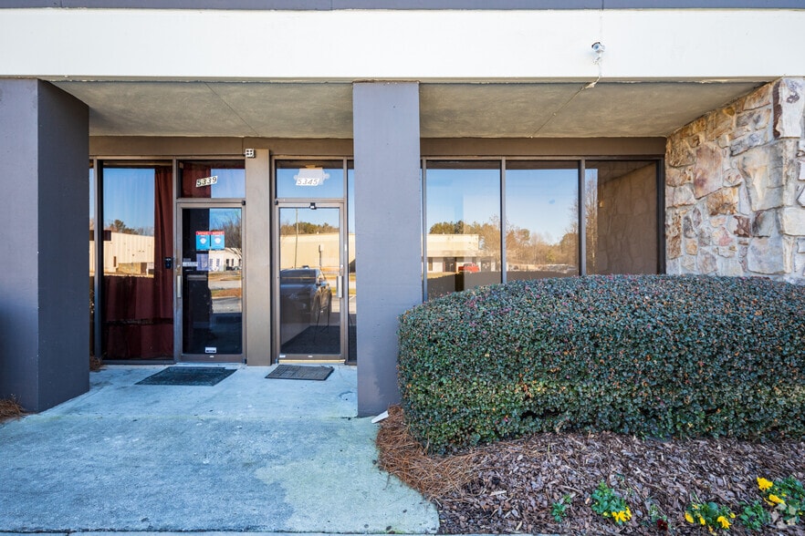 5335-5353 Snapfinger Woods Dr, Decatur, GA for lease - Building Photo - Image 3 of 8