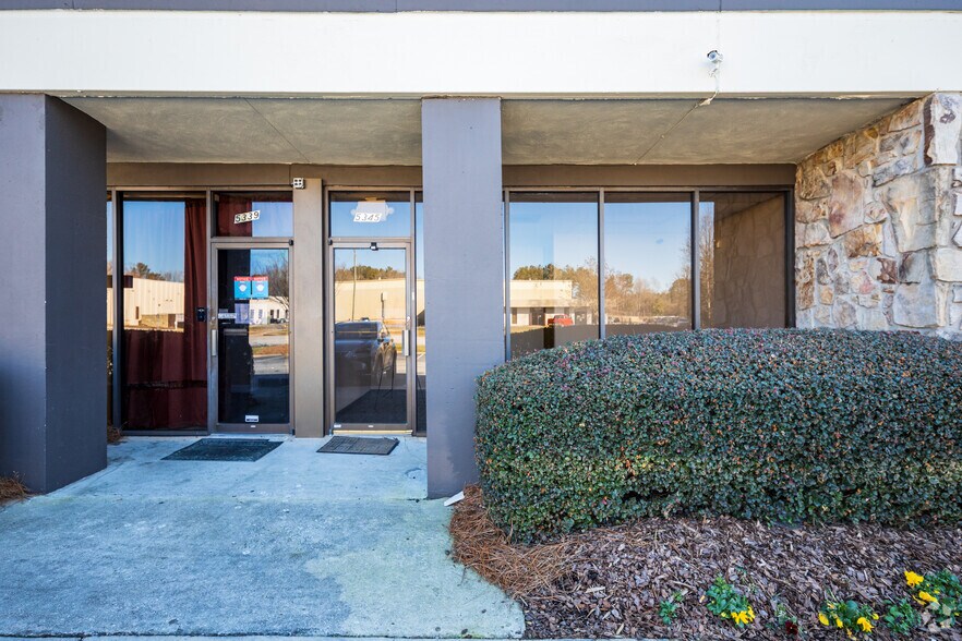 5335-5353 Snapfinger Woods Dr, Decatur, GA à louer - Photo du bâtiment - Image 3 de 8