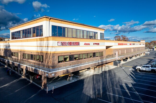 Plus de détails pour 694 Motor Pky, Hauppauge, NY - Bureau/Commerce de détail à louer