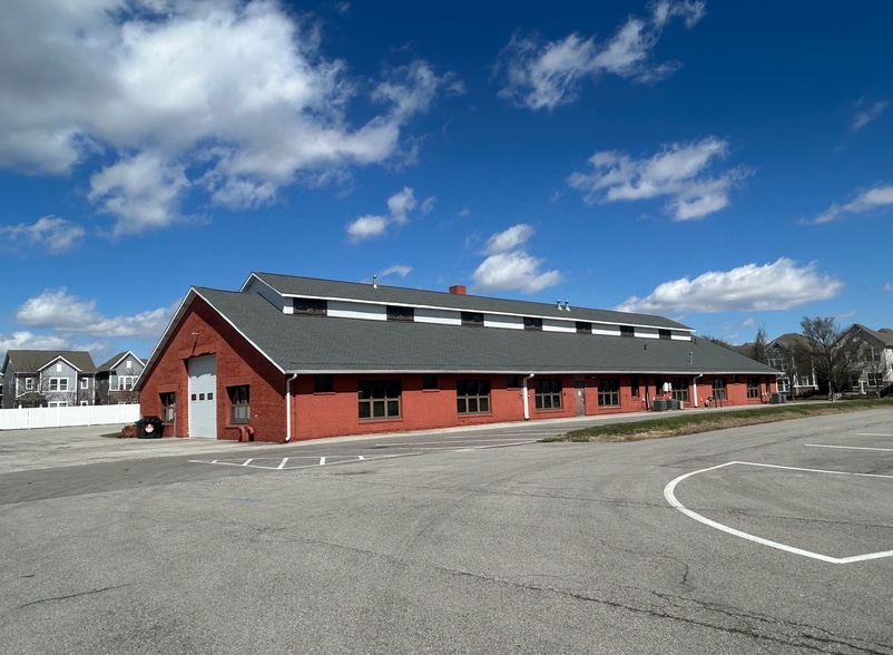 5764 Wheeler Rd, Indianapolis, IN for lease - Building Photo - Image 3 of 11