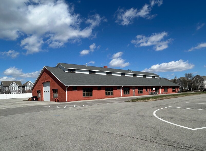 5764 Wheeler Rd, Indianapolis, IN à louer - Photo du bâtiment - Image 3 de 11
