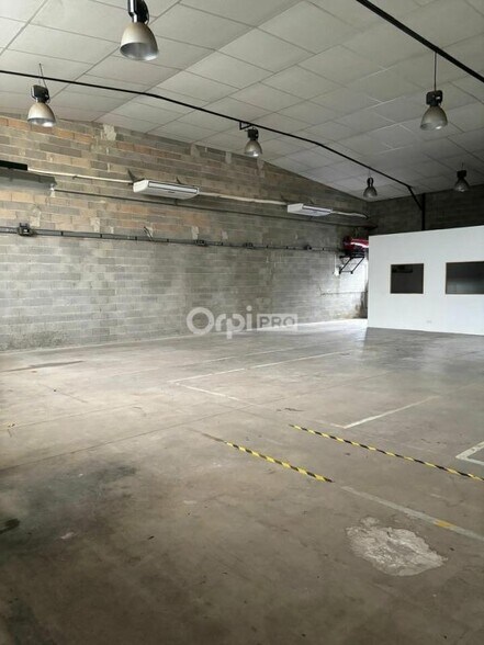 Industrial in La Seyne-sur-Mer for lease - Interior Photo - Image 2 of 8