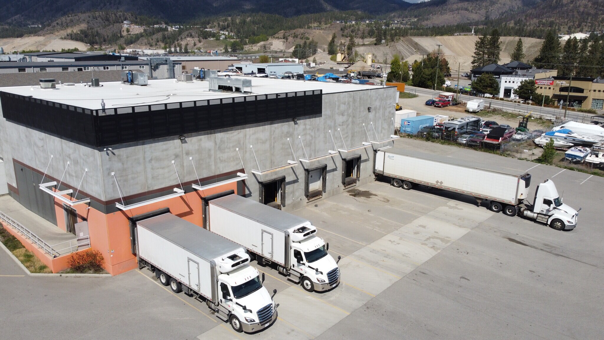 1230 Industrial Rd, West Kelowna, BC à vendre Photo du bâtiment- Image 1 de 2