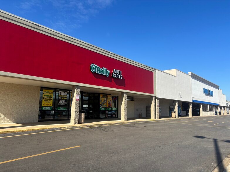 2825 N Cannon Blvd, Kannapolis, NC à louer - Photo du bâtiment - Image 2 de 7