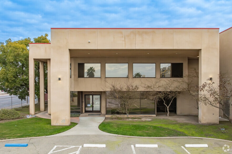 1025 E Bardsley Ave, Tulare, CA for sale - Building Photo - Image 2 of 7