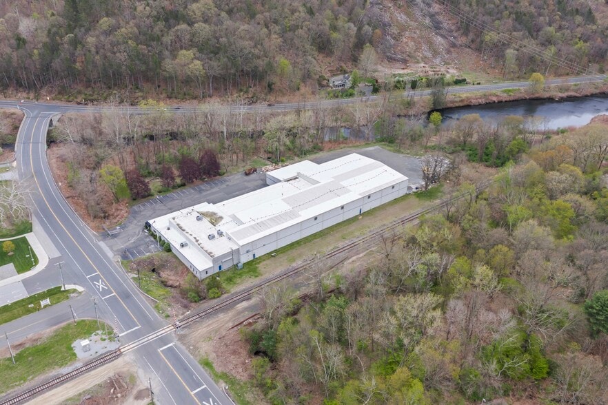 760 Frost Bridge Rd, Watertown, CT for sale - Building Photo - Image 3 of 3