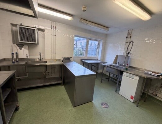 673 Lordship Ln, London for lease - Interior Photo - Image 2 of 6